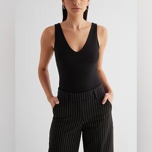 🏷️ 🛍️ NWT Express PURPLE Body Contour Stretch Double V-Neck Thong Bodysuit 🏷️ 🛍️